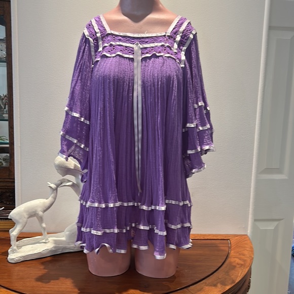Pretty purple women’s top with white satin ribbon. - Picture 3 of 5